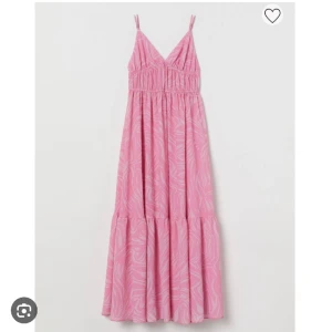 Rosa klänning HM - Världens sötaste klänning från HM Sparsamt använd! 