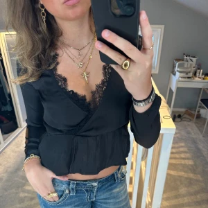 Svart blus - As snygg blus i svart🥰