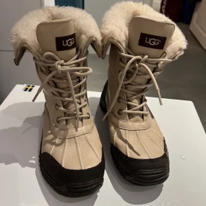 UGG W Adirondack  - Säljer fina uggs i storlek 39, men de är små i storleken så passar bäst en 38. Använda få ggr en säsong 