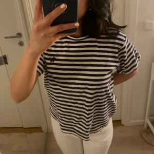 T-shirt : 100% bomull - Jätte mjuk randig tröja från CW❤️ (marinblå och vit). 100% bomull!!!! Skriv för fler frågor