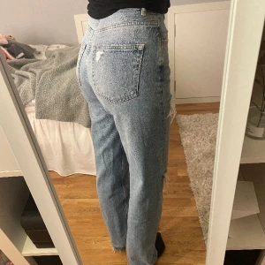 Håliga jeans från gina - Jeans som utgått från sortimentet Superfint skick 