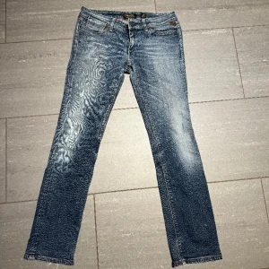 Lågmidjade Replay jeans - Superfina Replay jeans som är Lågmidjade  med dragkedja på fickorna🩷 kommer tyvärr inte till användning läbgre