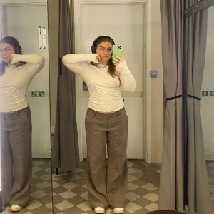 Linnebyxor - Otroliga linnebyxor, köpta i Polen! Så ledsen att jag inte kan ha dom längre:( lågmidjade/ midwaist