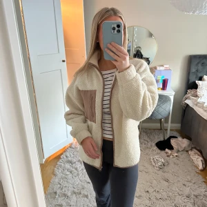 Teddy jacka🐻 - Fin teddy jacka som inte kommer till användning längre 💕