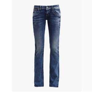 LTB jeans  - Säljer pågrund av att det har blivit för små, jag är 170 och det går lite ovanför fötterna. Använt många ggr men ser nya ut. Bra kvalitet och sköna. Pris kan diskuteras!
