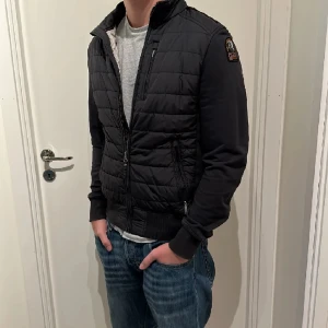 Para jumper - Säljer min para jumper, perfekt till våren samt höst och sommar, stilren, passar både S och M, Pris kan diskuteras vid snabb affär