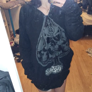 Hoodie  - En hoodie som man kan ha åt båda håll 