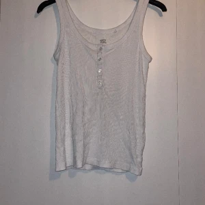 Linne  - Vit linne som inte är så använd 