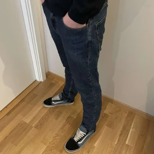 Jack&jones jeans - Jack&jones jeans| skick 8/10 inga defekter| strl 29/32 se sista bilden| nypris 700, mitt pris 249| hör av dig vid frågor eller funderingar🙌