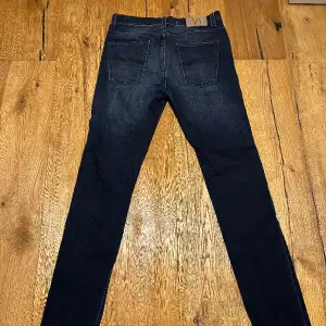 Ett par sjukt feta nudie jeans i väldigt fint skick. Storlek 30/32. Hör av er vid frågor!