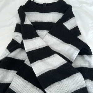 Säljer randig hm tröja  - Kön 