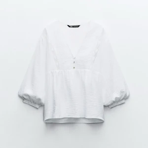 Blus - Vit blus, använd en gång💕