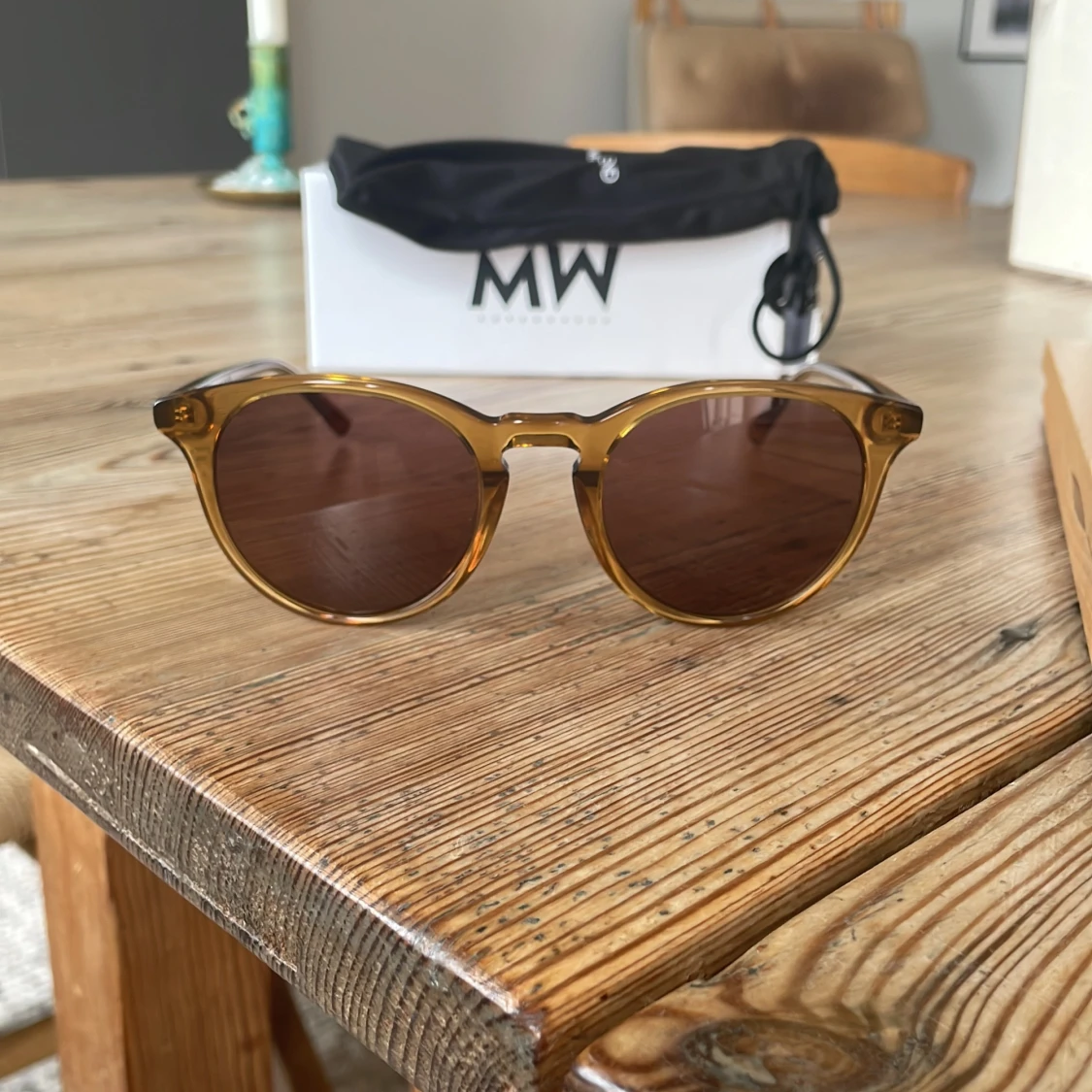 Solglasögon från MESSYWEELLEND - 91