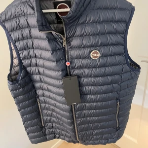 Colmar väst - Säljer för att den var för stor. Alla tags är kvar. 