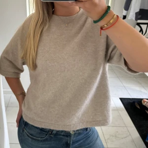 Other stories - Kortärmad stickad tröja, knappt använd💕 Från Other stories nypris 790kr