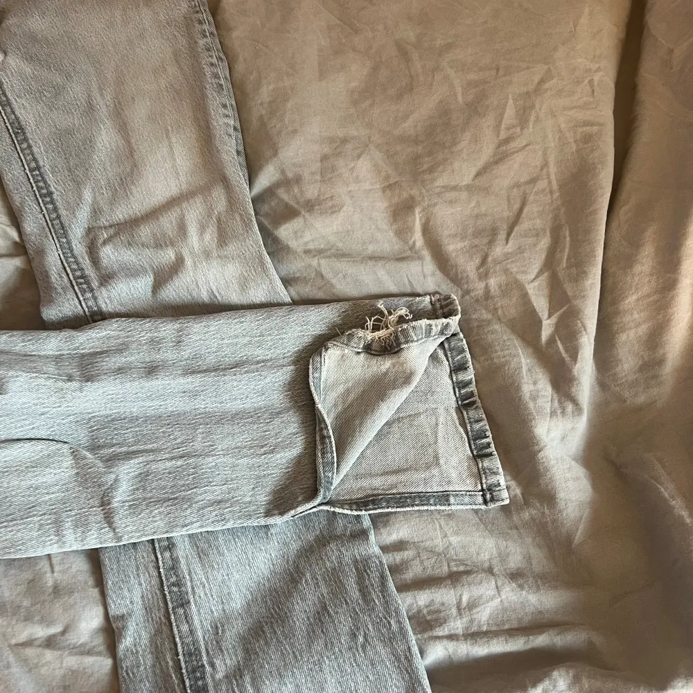 Jeans från Zara. Använder inte längre. Storlek är 32 och de är ganska bra skick fortfarande . Jeans & Byxor.