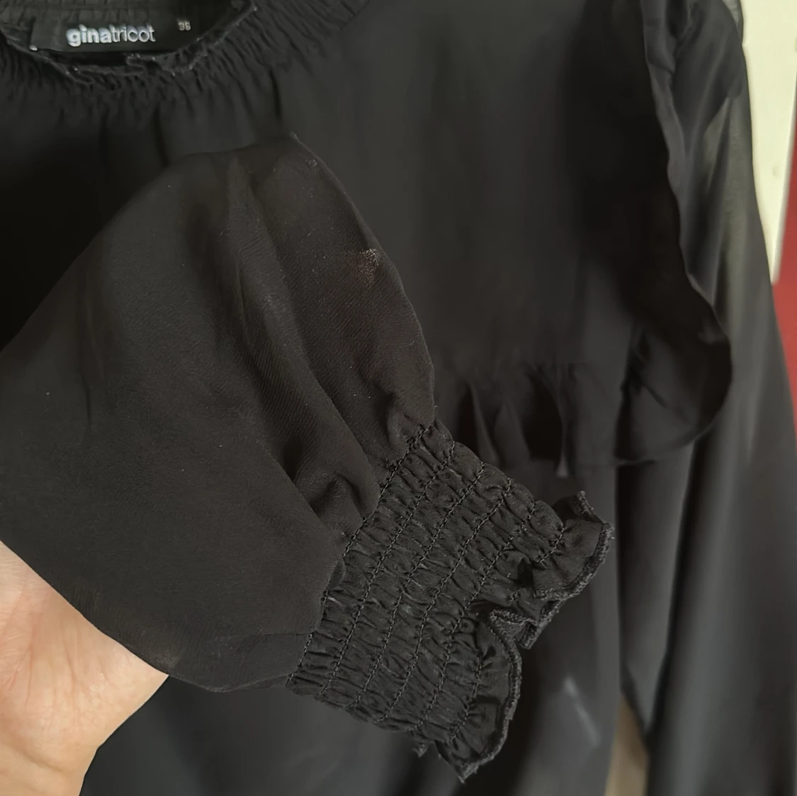 Svart blus från Gina Tricot - 92