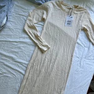 Maxiklänning  - Ny klänning från pull&bear  Det är en maxiklänning 