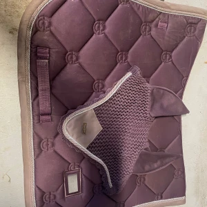 Lila es sett - Lila es sett stl full båda två, nypris 1400kr. Super fint skick