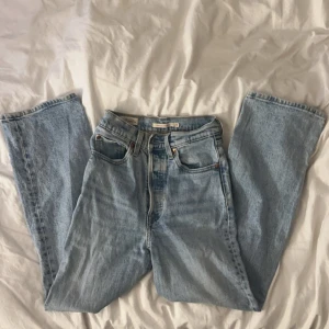 Levis jeans - Hej! Säljer dessa supersnygga Levis jeans då de tyvärr är för korta för mig