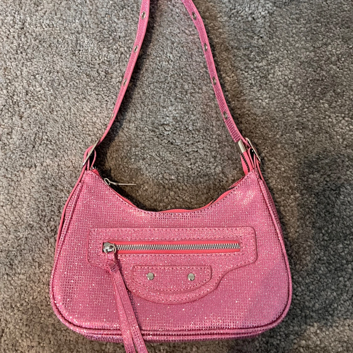 Rosa glittrig väska