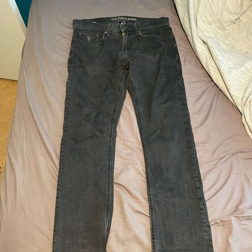 Det är polo jeans som är ganska slim dom är storlek W33 och L 30. Jeans & Byxor.