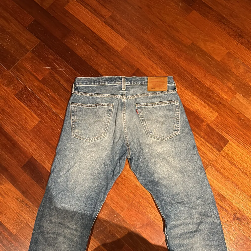 Ett par 501 jeans inte så använda pris kan diskuteras vid snabb affär . Jeans & Byxor.