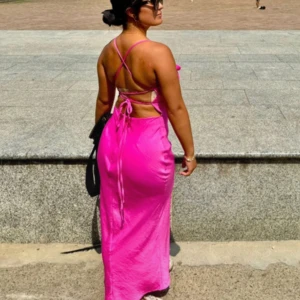 Klänning - Rosa långklänning använd en gång 