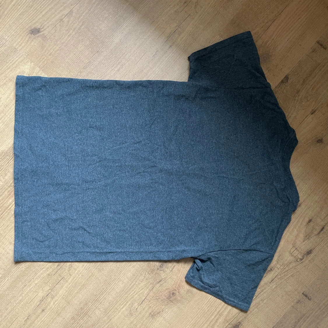 Grå Thrasher t-shirt med blå och lila tryck - 92