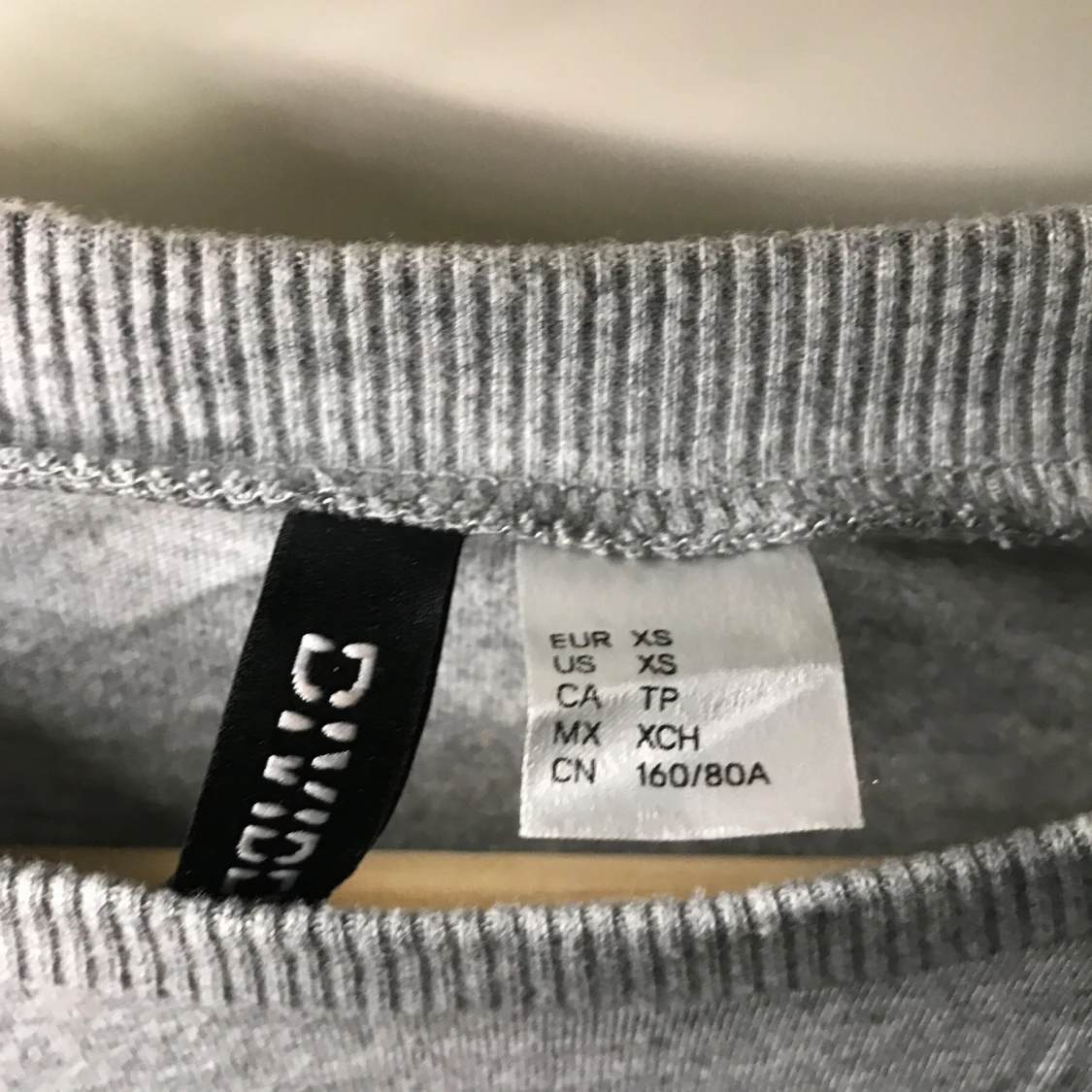 Hm grå smockad tshirt - 92