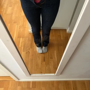 Jeans från Crocker  - Jeans från Crocker. Aldrig använda så i bra skick. Storlek W27/L32 passar inte mig som har storlek S/M i byxor men passar bra i längden på mig som är 175cm. Köparen står för frakten 💕💕