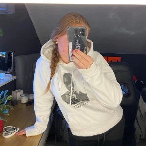 Tupac hoodie - Skön hoodie med en skön luva! 