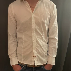 Dressman skjorta  - Säljer nu denna feta dressman skjortan som är i gott skick ☀️🌊 hör av er vid frågor eller funderingar 