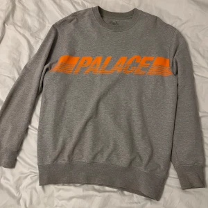 Palace sweatshirt - Hej! Säljer en Palace Skateboards sweatshirt. Den är knappt använd och är i storlek L. Passformen är lite oversized. Kan mötas upp i Göteborgsområdet