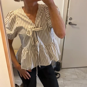 Blus från Carin Wester  - Fin randig blus från Carin Wester, aldrig använd lappen kvar 