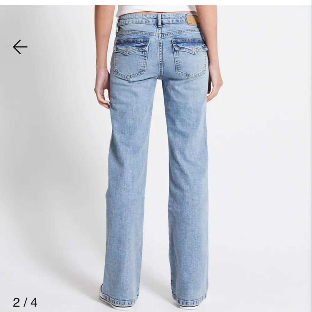 Lågmidjade jeans i storlek M/short från lager 157 liten fläck längst ner annars i nyskick Pris kan diskuteras. Jeans & Byxor.