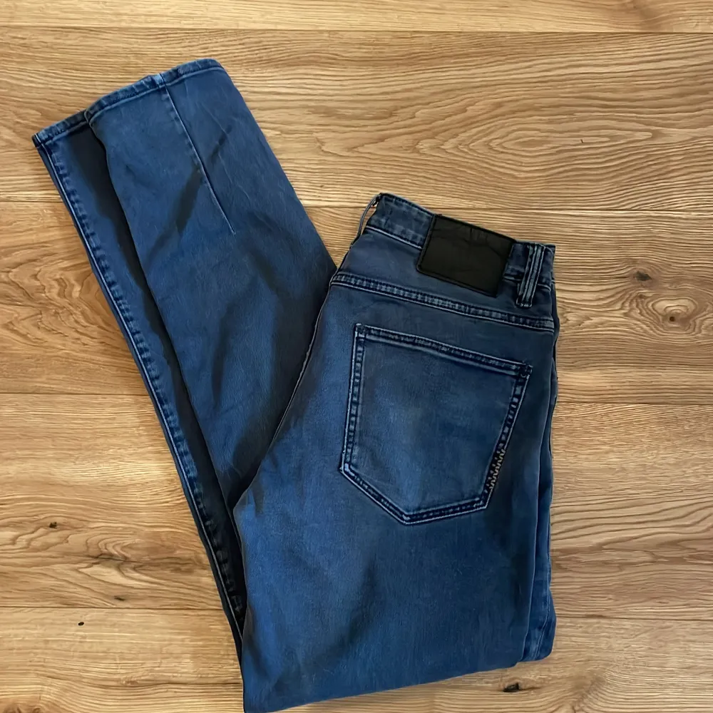 Tja! Säljer dessa jeansen från NEUW då dom knappt kommit till användning.  Modellen är ”Lou slim” Hör av er vid minsta lilla intresse!. Jeans & Byxor.