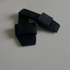 Sandaler - Fina sandaler som aldrig är använda, därav väldigt bra skick.  Perfekt till både fest och vardags.