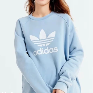 Adidas sweatshirt  - En ljusblå sweatshirts Storlek S. Använt ett fåtal gånger, skick som ny.