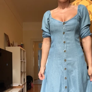 Jeans dress - Zara midi dress in a very good condition. It hasn’t been worn more than twice 