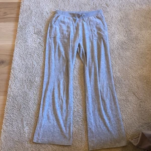 Juicy contour  - Fina juicy byxor i bra skick. Ändats andvända 2 gånger. Bästelde fel storlek och gick inte att lämna tillbaka. 💕