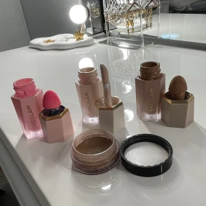 Smink - Hej! Säljer några av mina kräm produkter då de inte kommer till användning längre. Skriv privat för info & frågor, pris kan diskuteras!!💞💞💞