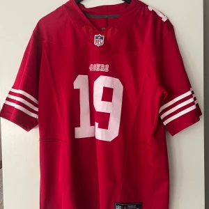 NFL Tröja 49ers - Endast provad  Stor i storleken då NFL tröjor oftast är oversized Fynd pris!!!