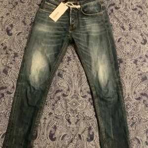 Dondup jeans - Tjena! Vi säljer du detta riktigt feta Dondup jeansen i modellen Dian / Skick 9/10 endast testade / Tagen finns kvar / Vid några funderingar kom gärna pm!