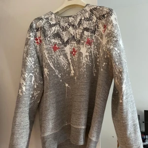 D2 hoodie - Bra skick änvänd cirka 2 gånger,storlek S