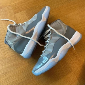 Jordan 11 cool grey - Säljer Ett par snygga oanvända Jordan 11 i stl 42 har tyvärr inte kvar  boxen pris kan diskuteras skriv vid intresse 