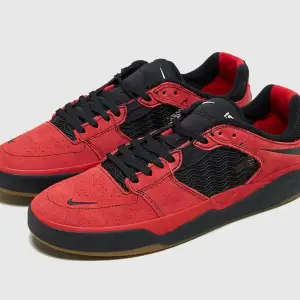 Nike SB ishod wair röda, dom är helt oanvända och sälja pga fel storlek. Köpta för 1249kr