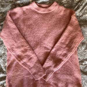 Superfin rosa stickad tröja, använd en gång & inga tecken på användning 🤍(storlek Xs men lite stor i storleken)