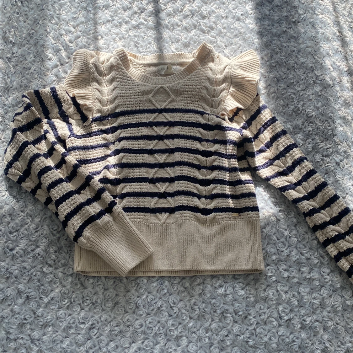 Stickad tröja