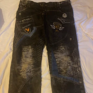 Baggy jeans🔥🔥 - Feta baggy jeans med tryck, väldigt unika och coola💯Säljer för att dem är ej min stil